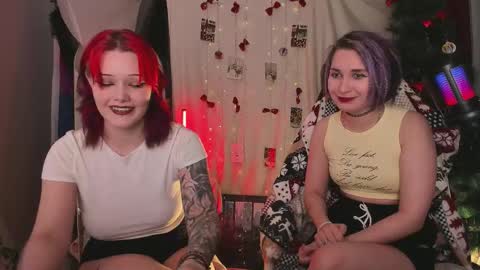 Snapshot of sova_energy chatting on 12/21/25, 12:51 Leah online show from 12/21/25, 12:51