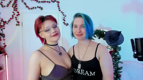 Snapshot of sova_energy chatting on 04/11/26, 09:19 Leah online show from 04/11/26, 09:19
