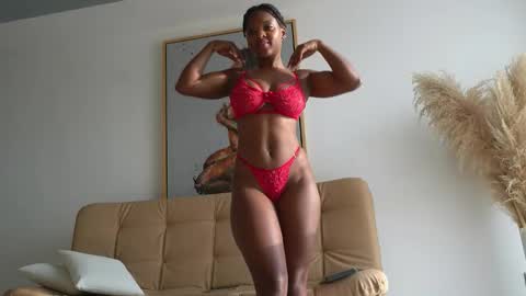 Snapshot of sow_fitt chatting on 11/12/25, 12:05 sow_fitt online show from 11/12/25, 12:05