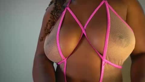 Snapshot of sow_fitt chatting on 11/23/25, 12:10 sow_fitt online show from 11/23/25, 12:10