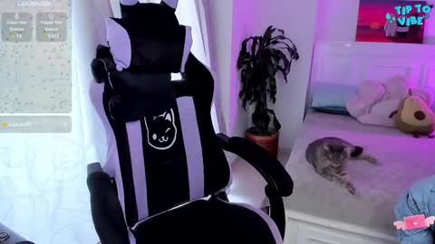 Lili online show from 02/23/25, 09:48