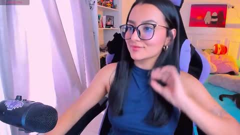 Lili online show from 11/14/25, 09:02