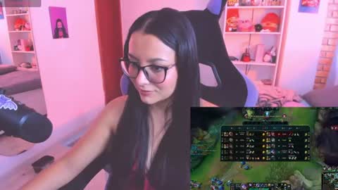 Snapshot of soy___lili chatting on 06/19/26, 04:33 Lili online show from 06/19/26, 04:33