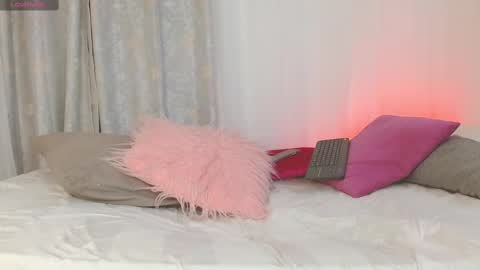 Amelia online show from 02/22/25, 02:39