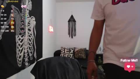 Snapshot of soyelcarlitos chatting on 04/03/26, 04:43 El Carlitos online show from 04/03/26, 04:43