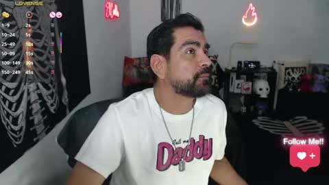 Snapshot of soyelcarlitos chatting on 04/25/26, 02:58 El Carlitos online show from 04/25/26, 02:58