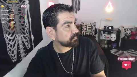 Snapshot of soyelcarlitos chatting on 04/28/26, 10:53 El Carlitos online show from 04/28/26, 10:53