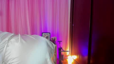 Snapshot of soyemi_ chatting on 02/08/25, 12:06 25 online show from 02/08/25, 12:06