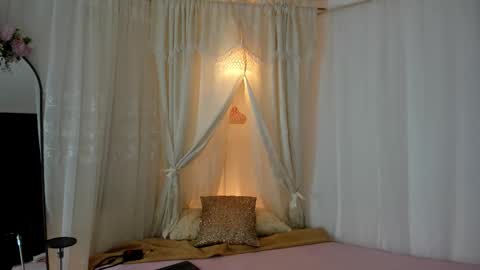 Snapshot of soyemi_ chatting on 09/15/25, 11:49 25 online show from 09/15/25, 11:49