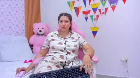 Snapshot of soyqeen chatting on 07/13/26, 03:59 SoyQueen online show from 07/13/26, 03:59