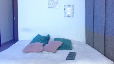 Snapshot of soysilvanna_ chatting on 03/30/26, 01:06 online show from 03/30/26, 01:06