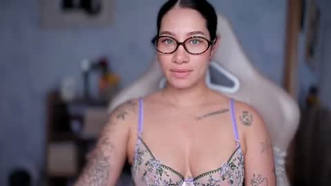 Snapshot of soytulu_ chatting on 06/21/26, 04:53 brisa s online show from 06/21/26, 04:53