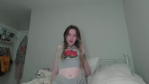 Snapshot of sp8cebunni99 chatting on 10/04/25, 01:14 Margo online show from 10/04/25, 01:14