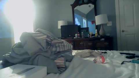 Snapshot of spacecase843 chatting on 02/12/25, 02:56 TrndSettrz online show from 02/12/25, 02:56