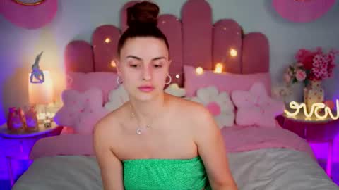 Snapshot of spacelady_ chatting on 06/14/26, 01:35 Julia online show from 06/14/26, 01:35