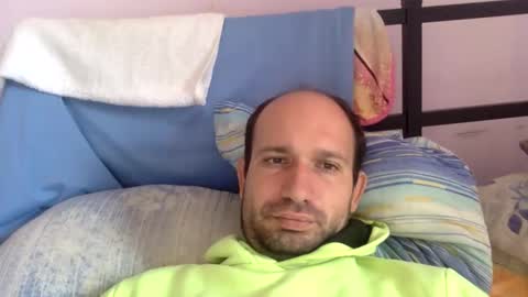 Snapshot of sparei7 chatting on 10/05/25, 02:04 Snaiky online show from 10/05/25, 02:04