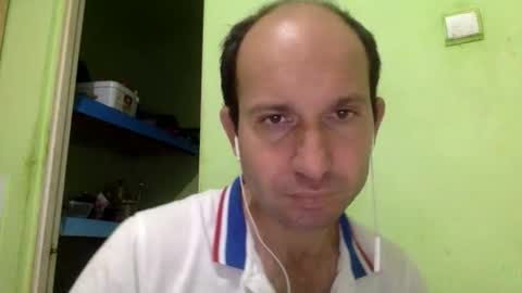 Snapshot of sparei7 chatting on 10/25/25, 08:14 Snaiky online show from 10/25/25, 08:14