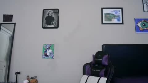 Snapshot of sparkle_pinuppp chatting on 11/05/25, 07:25 Tip 1 token Follow me on instagram Sparkle pinuppp online show from 11/05/25, 07:25