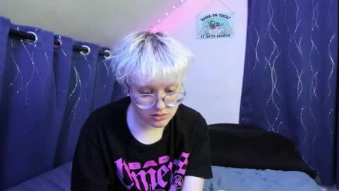 Snapshot of sparkling_water_hate_club chatting on 11/17/25, 07:47 Atticus Pendragon online show from 11/17/25, 07:47