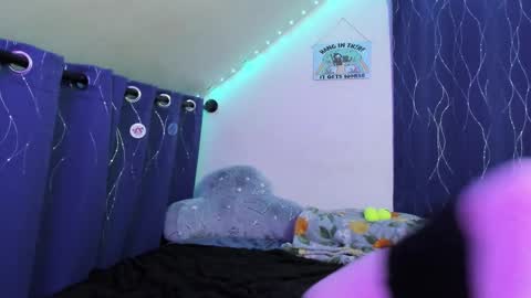 Snapshot of sparkling_water_hate_club chatting on 11/26/25, 11:06 Atticus Pendragon online show from 11/26/25, 11:06