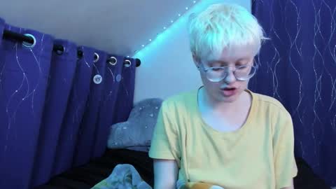 Snapshot of sparkling_water_hate_club chatting on 11/30/25, 08:07 Atticus Pendragon online show from 11/30/25, 08:07