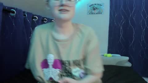 Snapshot of sparkling_water_hate_club chatting on 12/01/25, 09:20 Atticus Pendragon online show from 12/01/25, 09:20