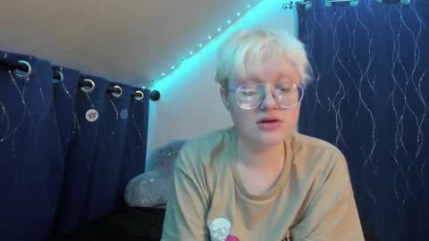 Snapshot of sparkling_water_hate_club chatting on 12/02/25, 10:09 Atticus Pendragon online show from 12/02/25, 10:09