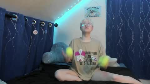 Snapshot of sparkling_water_hate_club chatting on 12/03/25, 12:29 Atticus Pendragon online show from 12/03/25, 12:29