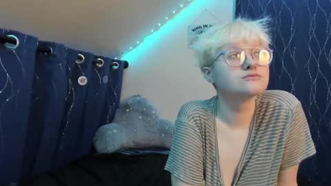 Snapshot of sparkling_water_hate_club chatting on 12/04/25, 01:15 Atticus Pendragon online show from 12/04/25, 01:15