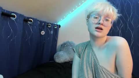 Snapshot of sparkling_water_hate_club chatting on 12/05/25, 01:58 Atticus Pendragon online show from 12/05/25, 01:58