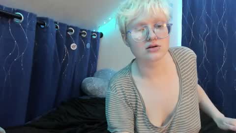 Snapshot of sparkling_water_hate_club chatting on 12/05/25, 05:53 Atticus Pendragon online show from 12/05/25, 05:53