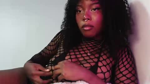 Soleil online show from 11/20/25, 02:28