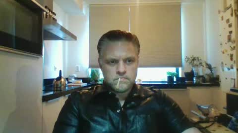 Snapshot of spectacularguy chatting on 02/26/25, 11:20 DutchDude online show from 02/26/25, 11:20