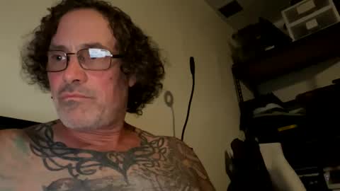 Snapshot of specter1972 chatting on 03/31/26, 01:40 specter1972 online show from 03/31/26, 01:40