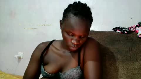 spicy_bella69 online show from 05/20/26, 07:03