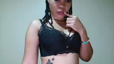 Snapshot of spicy_kerrine chatting on 04/25/26, 02:25 Spicy kerrine online show from 04/25/26, 02:25