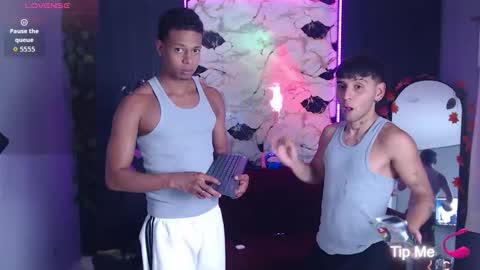 Snapshot of spicyboys_ chatting on 11/11/25, 02:33 online show from 11/11/25, 02:33