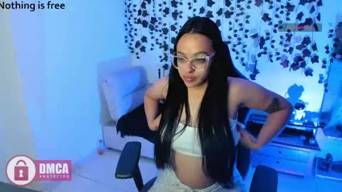 Snapshot of spicydollx_1 chatting on 05/09/26, 09:36 Geraldin online show from 05/09/26, 09:36