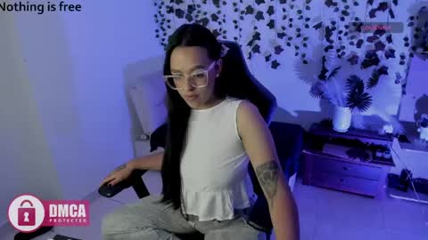 Snapshot of spicydollx_1 chatting on 05/19/26, 03:51 Geraldin online show from 05/19/26, 03:51