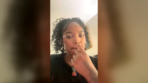 Snapshot of spicymaa chatting on 08/03/26, 01:15 Royalty online show from 08/03/26, 01:15
