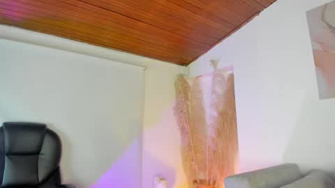 Snapshot of spicyvainilla chatting on 05/03/26, 01:00 Valeria online show from 05/03/26, 01:00