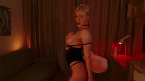 Snapshot of spiklencii chatting on 12/27/24, 06:42 Elizabeth online show from 12/27/24, 06:42