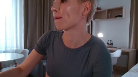 Snapshot of spiklencii chatting on 09/20/25, 12:50 Elizabeth online show from 09/20/25, 12:50