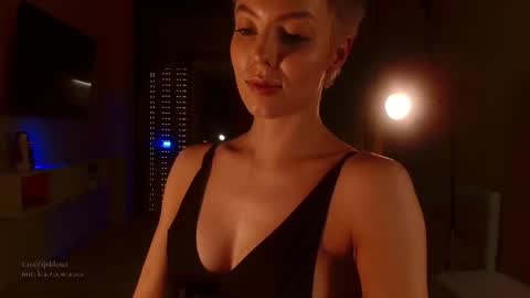 Snapshot of spiklencii chatting on 10/12/25, 04:39 Elizabeth online show from 10/12/25, 04:39