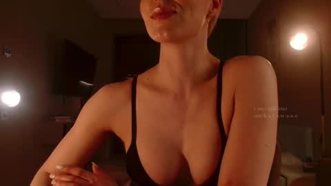 Elizabeth online show from 03/25/26, 04:57