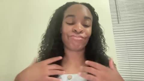 Snapshot of spinprincess_ chatting on 01/12/25, 03:39 Spinerina online show from 01/12/25, 03:39