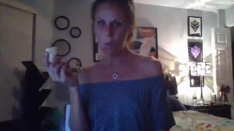 Snapshot of spinwithus chatting on 12/18/25, 04:18 Rose online show from 12/18/25, 04:18