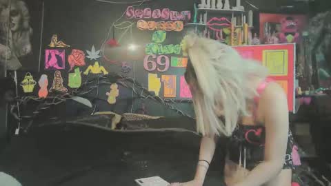 Snapshot of splashh_queen420 chatting on 04/06/26, 01:47 Daddy His Splash Queen online show from 04/06/26, 01:47