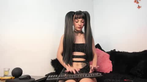 EMMA online show from 02/06/25, 02:44