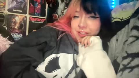 Pixie online show from 10/08/25, 02:58